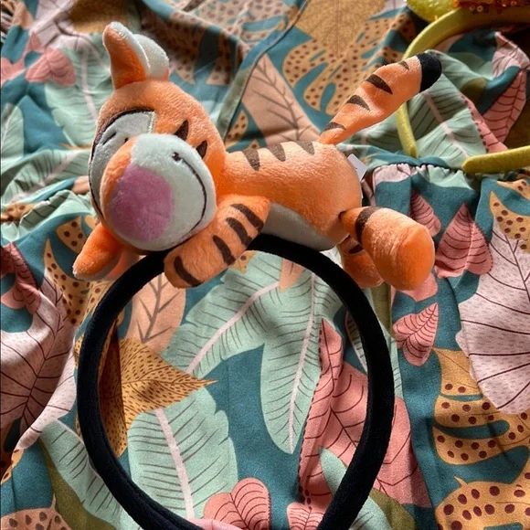 Disney’s Animal Kingdom Outfit - Picture 2 of 4